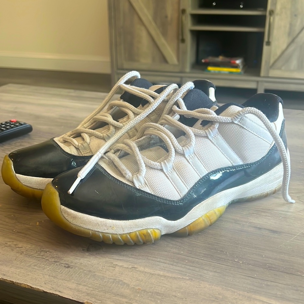 10.5 Air Jordan Retro Low Concord